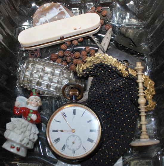 16 items of miscellaneous jewellery etc. including  scent bottle, toothpick case, purse and cameo